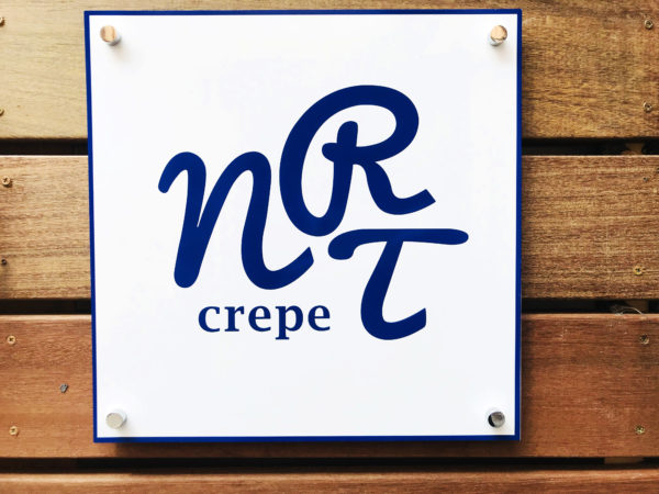 NRT Crepe（エヌアールティークレープ）｜お店の看板