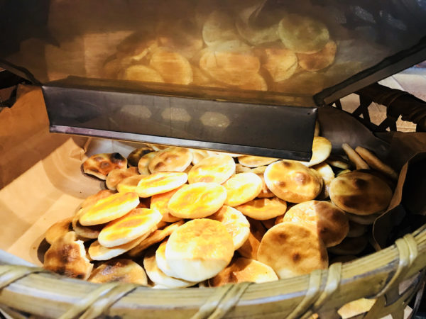 櫻屋せんべい（櫻屋本店）｜手焼きされた煎餅たち