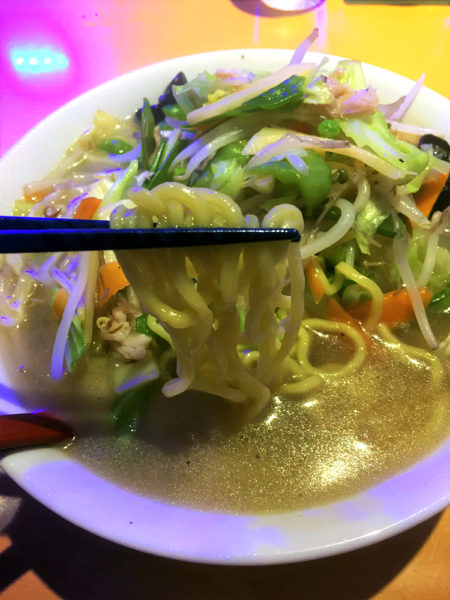 ライトハウス｜シャキシャキの野菜とタン麺2